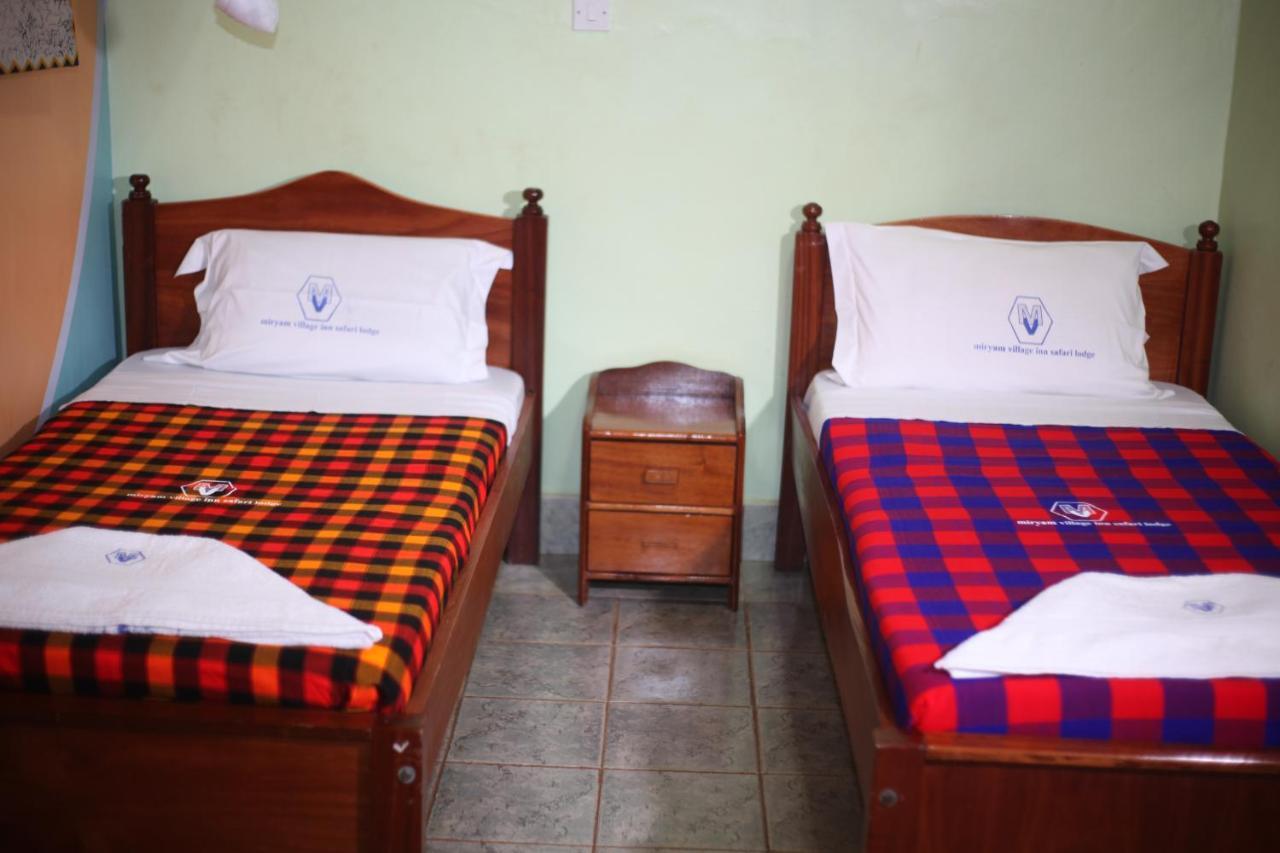 Miryams Village Inn Safari Lodge Sultan Hamud Exteriér fotografie