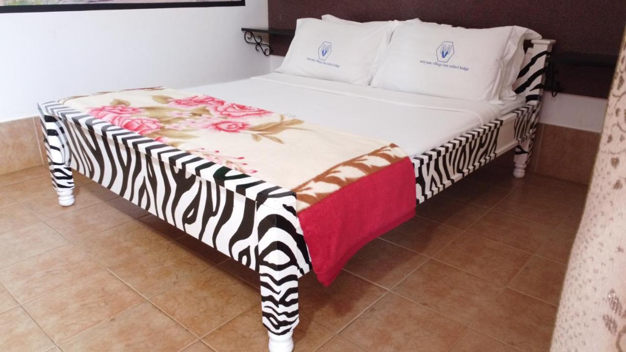 Miryams Village Inn Safari Lodge Sultan Hamud Exteriér fotografie