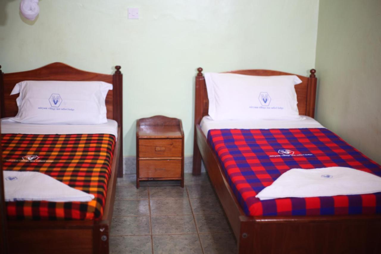 Miryams Village Inn Safari Lodge Sultan Hamud Exteriér fotografie