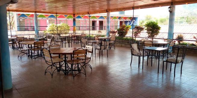 Miryams Village Inn Safari Lodge Sultan Hamud Exteriér fotografie